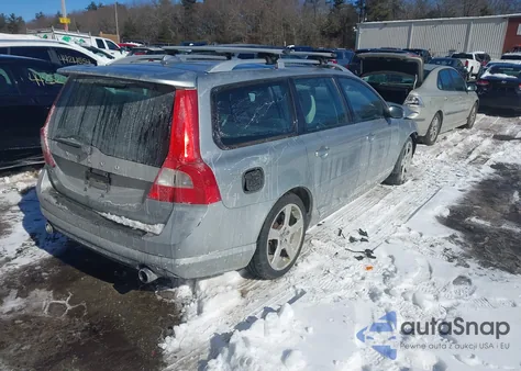 2010 Volvo V70 3.2/3.2 R-Design z USA, uszkodzony, nr VIN YV1982BW4A1118426